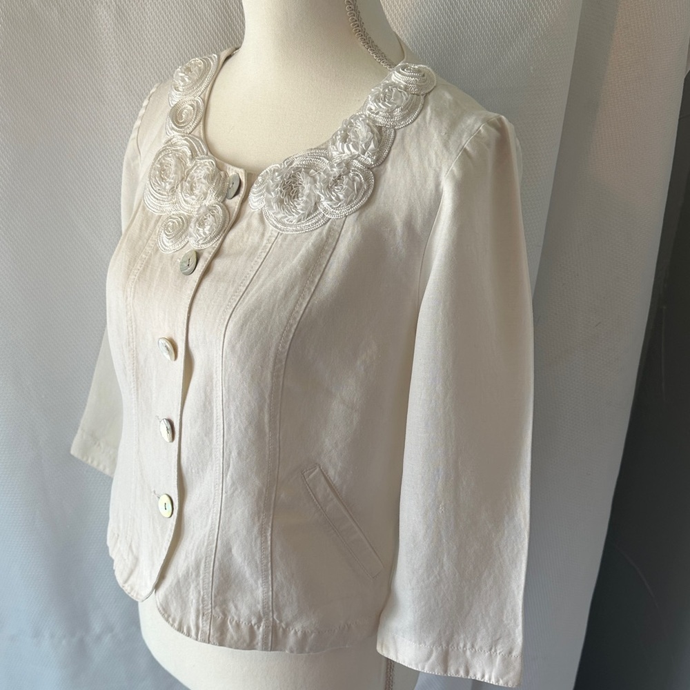 🌸 Ruby Rd. Petite Ivory Blazer with Floral Embellishments & Linen Blend, size 8P - Picture 4 of 13